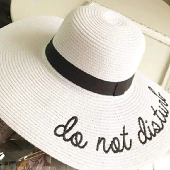 WHITE OVER SIZED DO NOT DISTURB LARGE BRIM EMBROIDERED BEACH HAT - Picture 4 of 9
